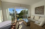 Espléndido apartamento de 2 dormitorios con vistas al mar en Nueva Andalucía, Marbella