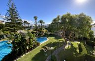 Espléndido apartamento de 2 dormitorios con vistas al mar en Nueva Andalucía, Marbella