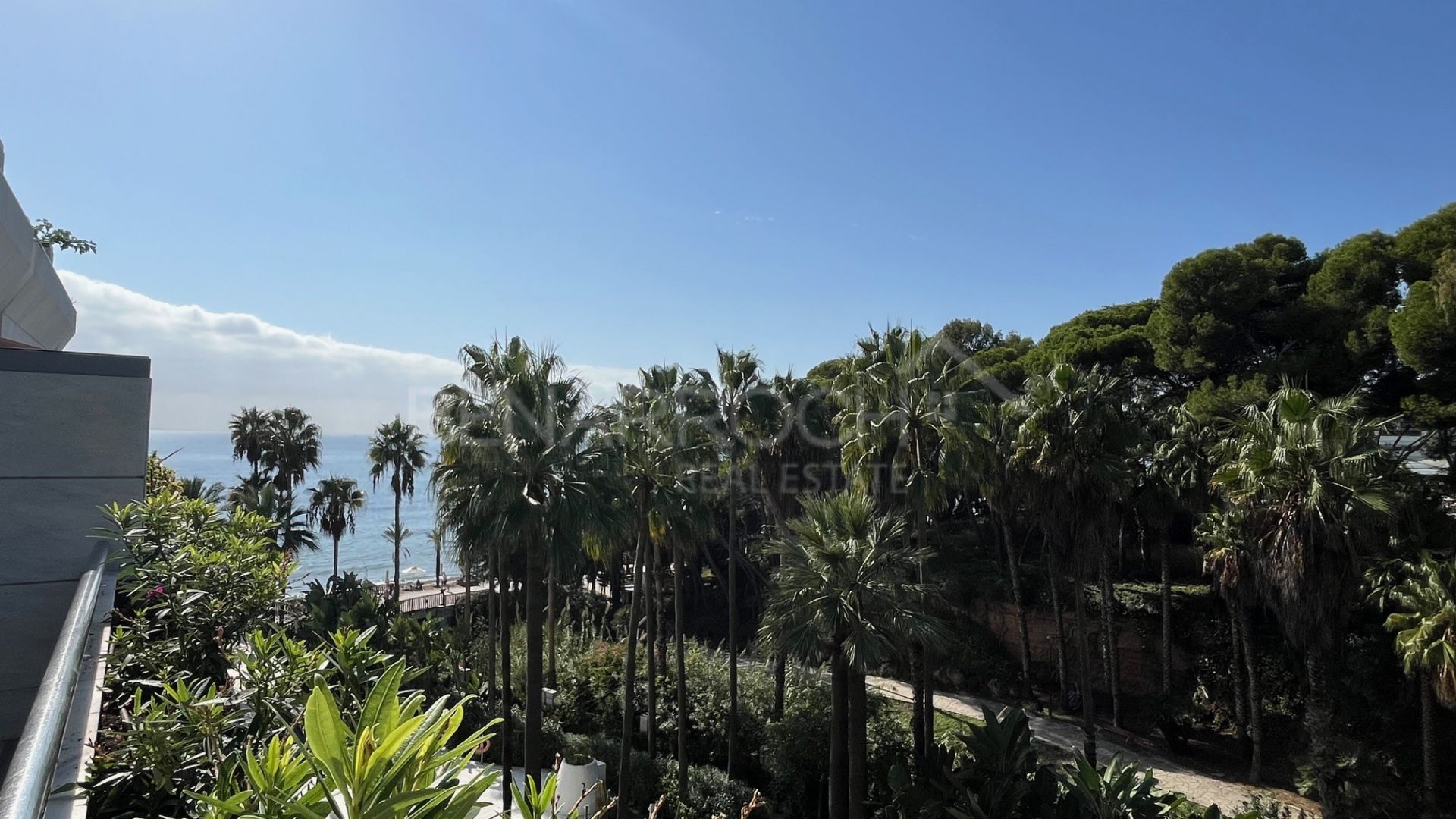 Front line beach apartment in Marbella Centre