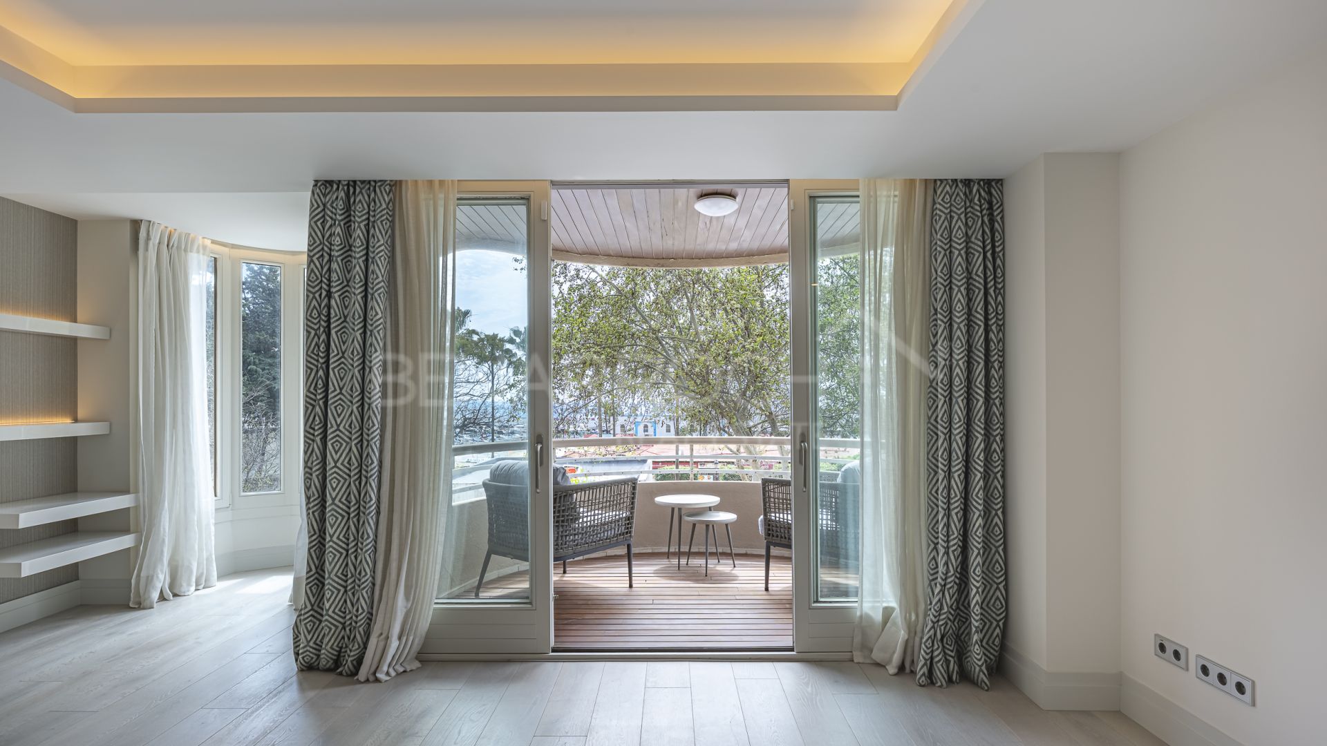 Apartment with sea view in second line beach in Marbella Centre