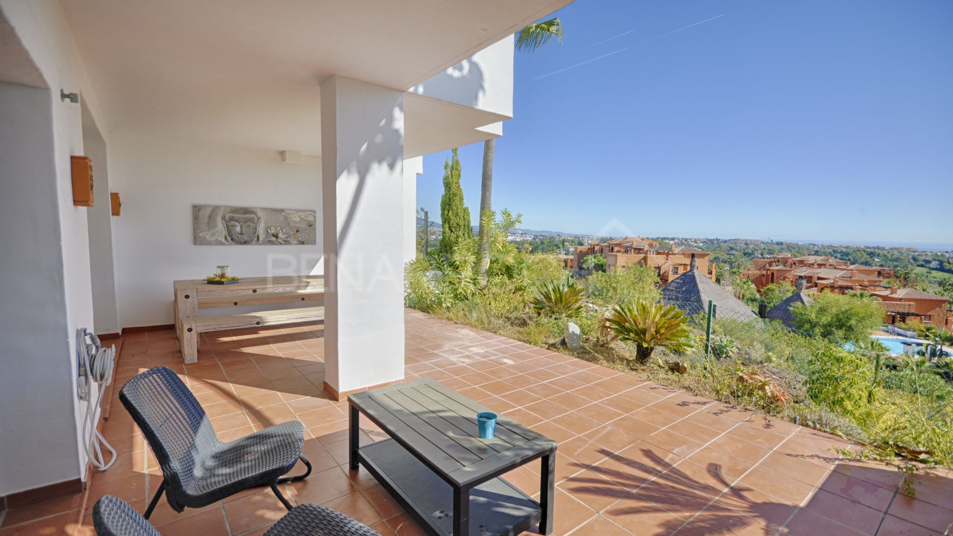 Apartment with views in Las Lomas del Marqués, Benahavis.