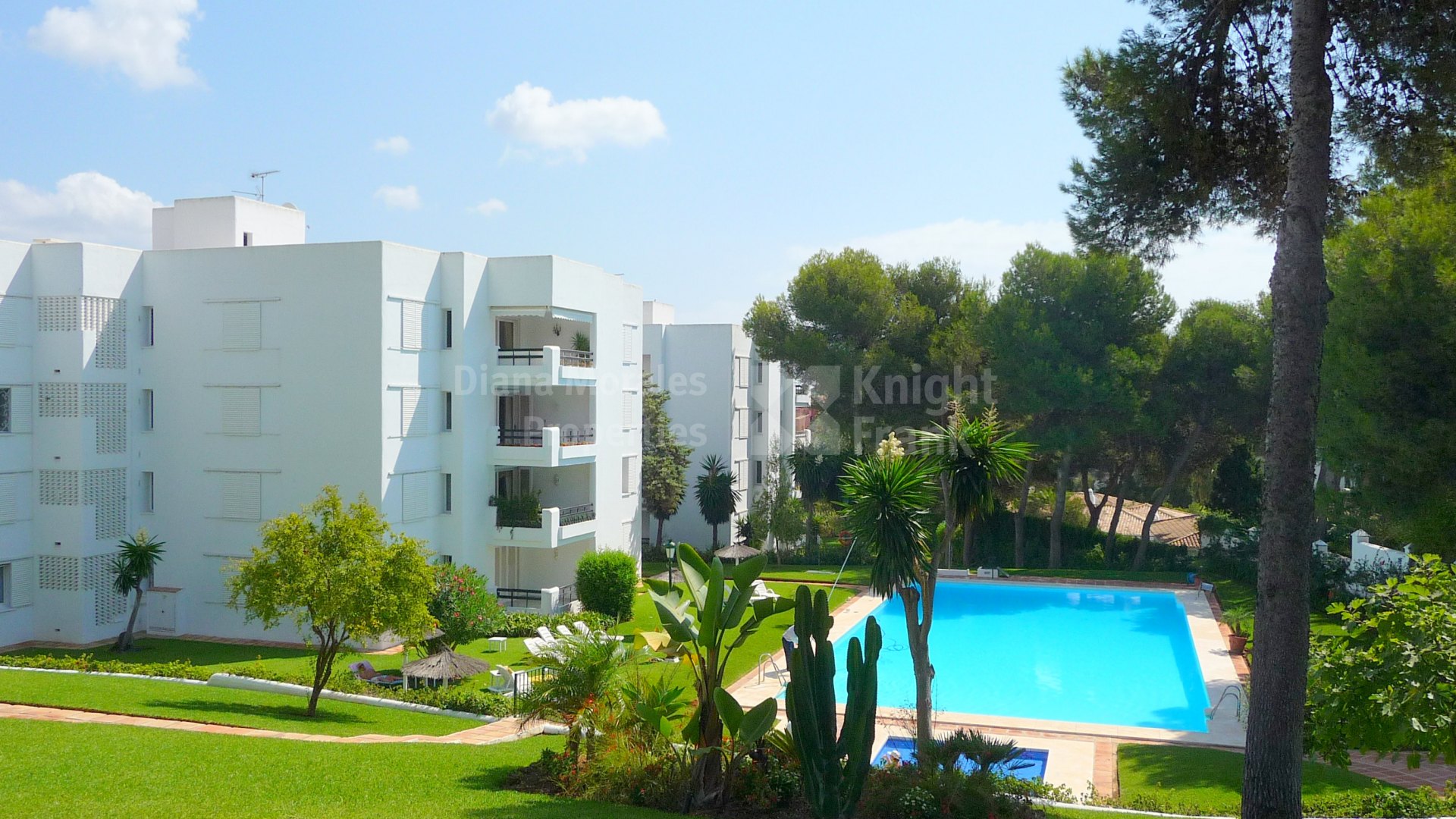 Квартира на нижнем этаже на продажу в Los Monteros, Восточная Марбелья