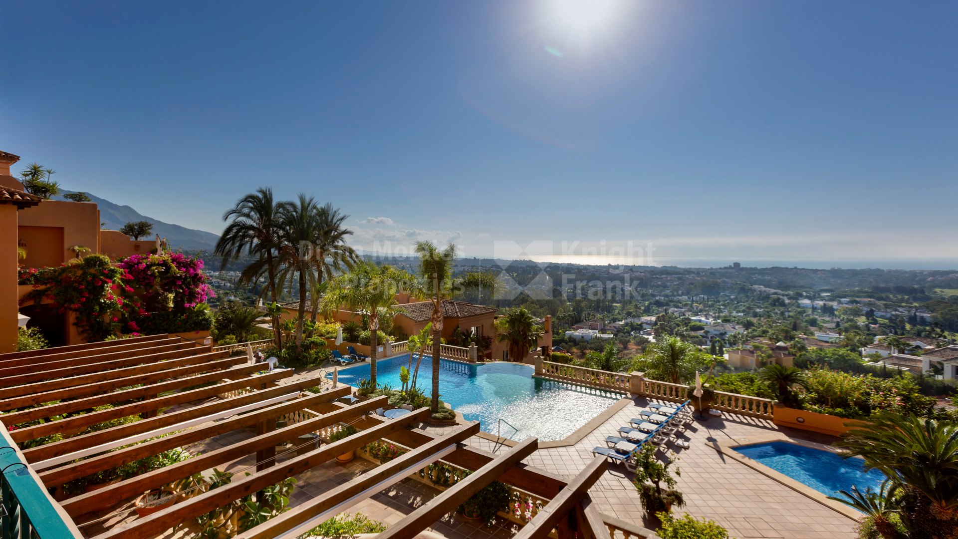 Los Belvederes, Espectacular dúplex con vistas al mar en complejo cerrado