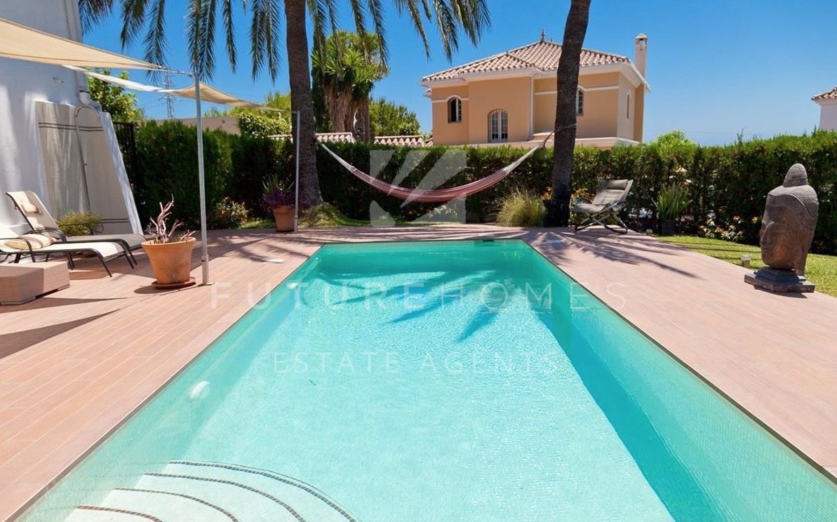 http://www.futurehomesspain.com/en-286-R2234957_villa-el+padron-estepona.html