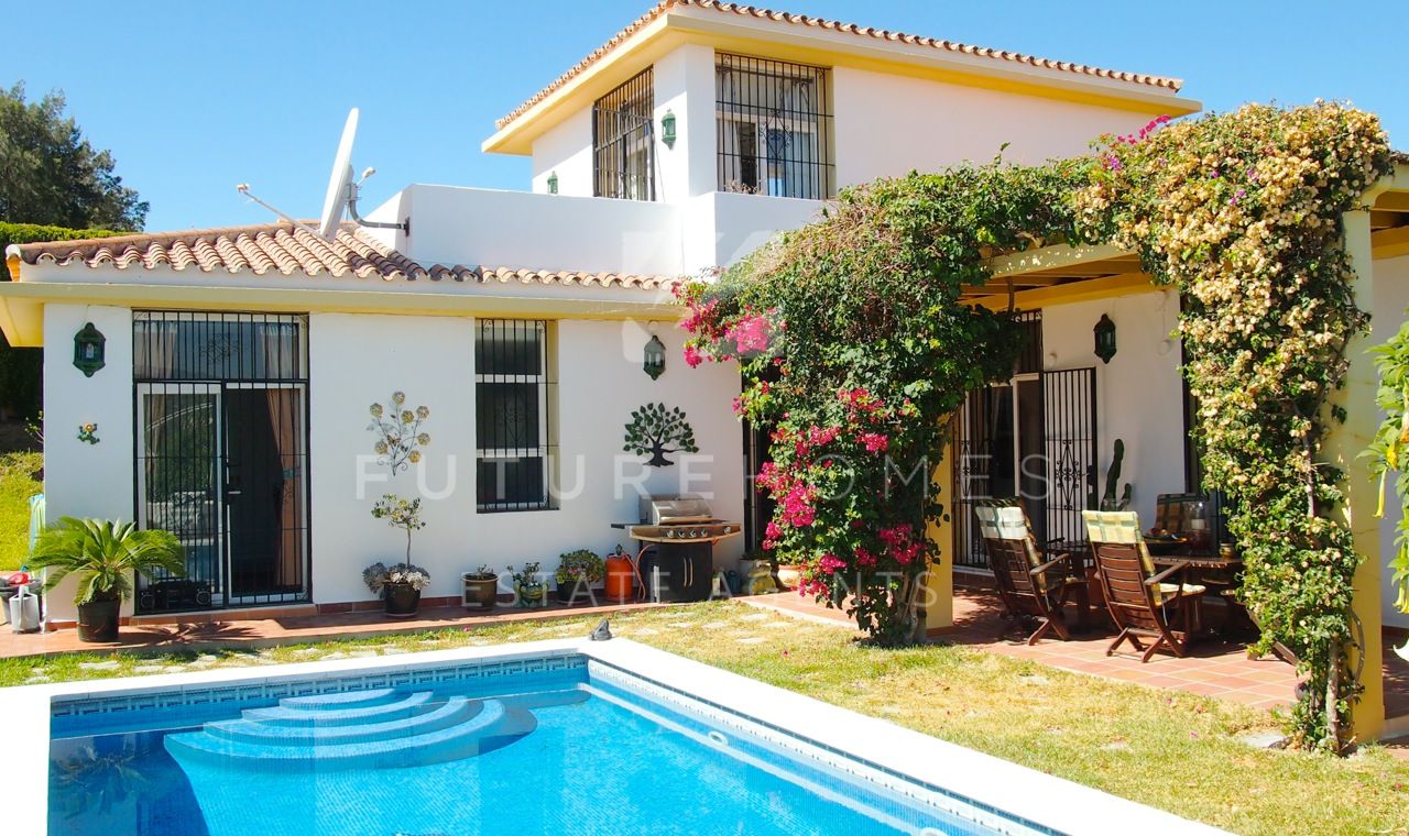 http://www.futurehomesspain.com/en-286-R2278121_villa-estepona.html