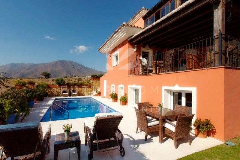 http://www.futurehomesspain.com/en-286-R2102366_villa-seghers-estepona.html