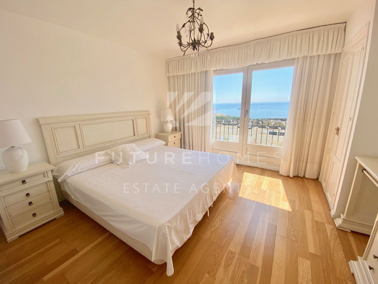Townhouse for sale in Belgravia Club Estepona with great sea views