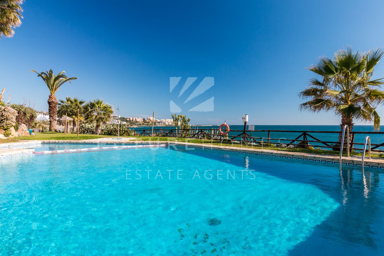 http://www.futurehomesspain.com/en-286-4469_town+house-estepona.html