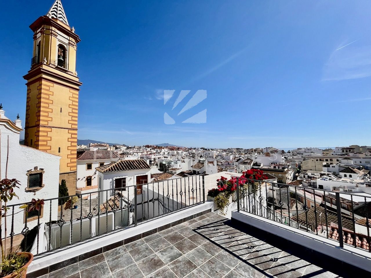 One of a kind reformed townhouse in the heart to Estepona's Old Town with fantastic views
