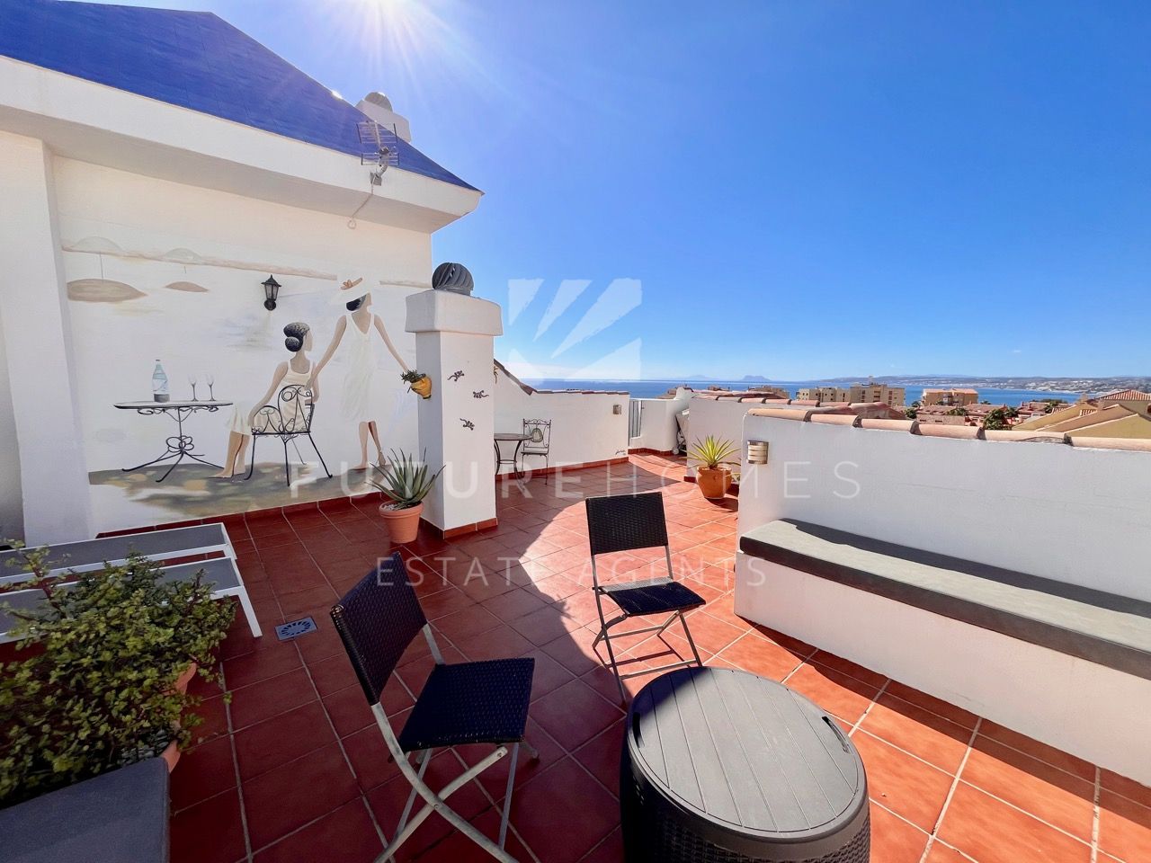 Fantastic penthouse with solarium and sea views for sale in Estepona marina