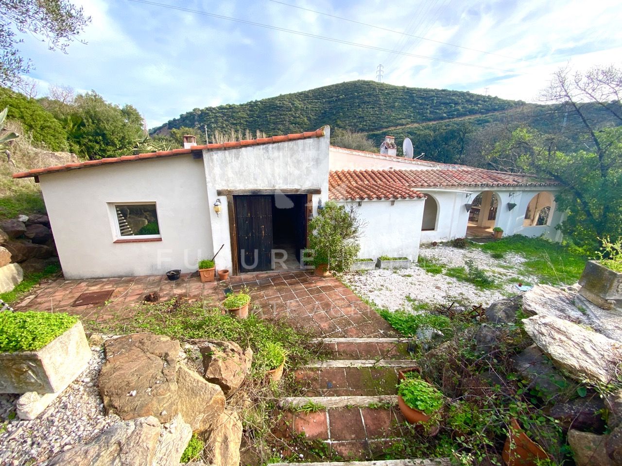 http://www.futurehomesspain.com/en-286-00409P_finca-casares.html