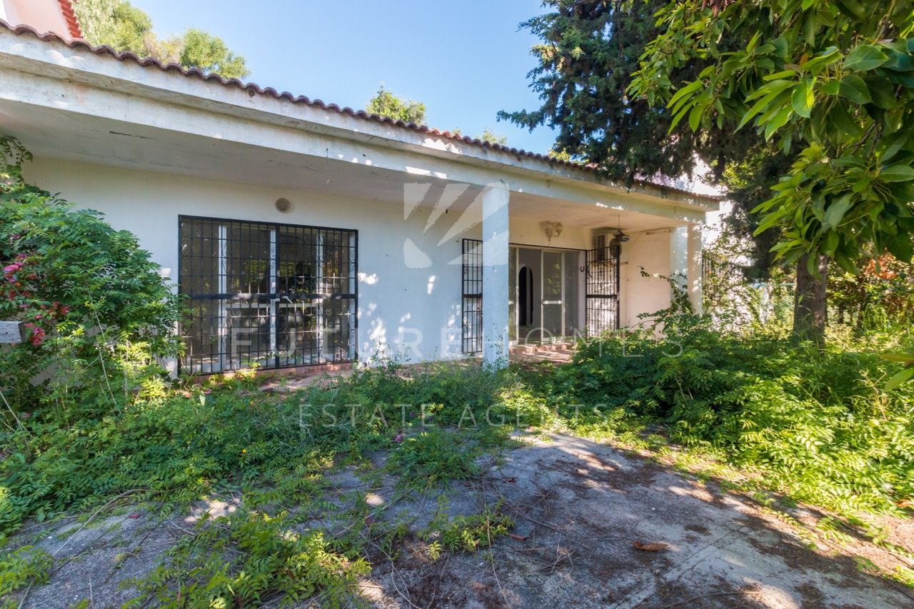 http://www.futurehomesspain.com/en-286-00432P_villa-los+reales+-+sierra+estepona-estepona.html