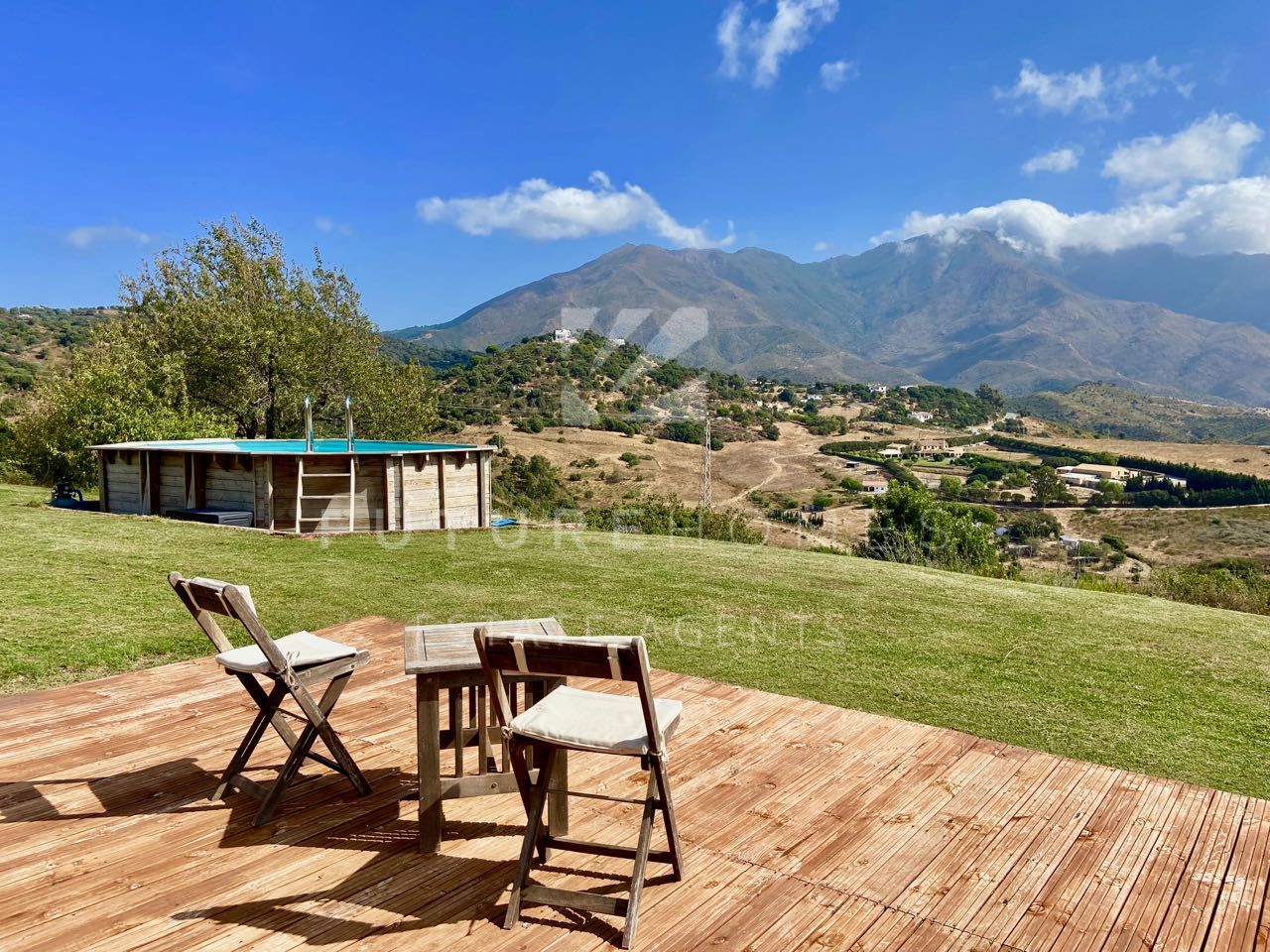 Character finca for sale in Casares, 15 minutes from the coast 