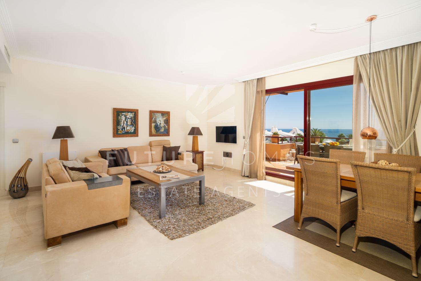 Front line beach apartment in Riviera Andaluza close to Estepona port!