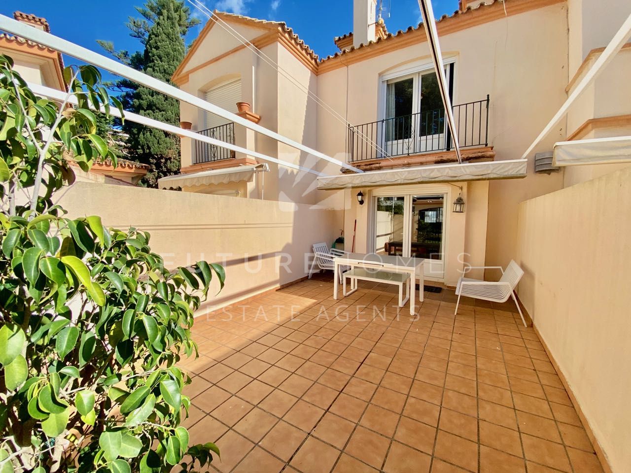 Town House  for sale in  Estepona Marina