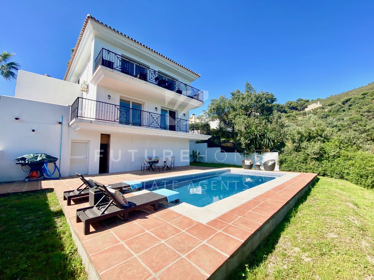 http://www.futurehomesspain.com/es-286-00416P_villa-forest+hills-estepona.html