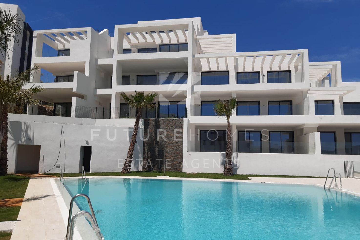 BRAND NEW exclusive apartments with golf and sea views in Estepona Golf!