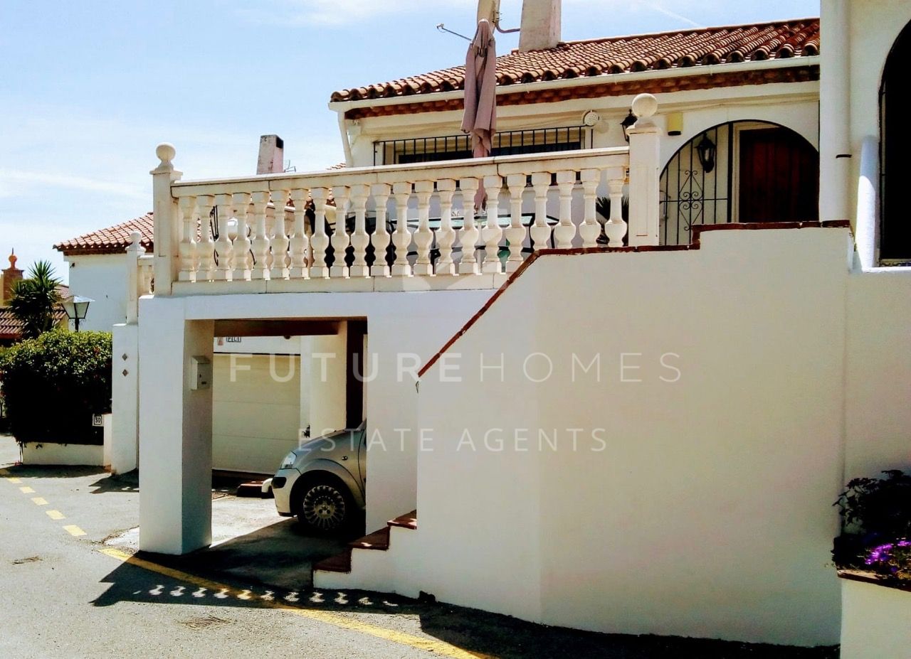 http://www.futurehomesspain.com/en-286-00423P_town+house-puerto+romano-estepona.html