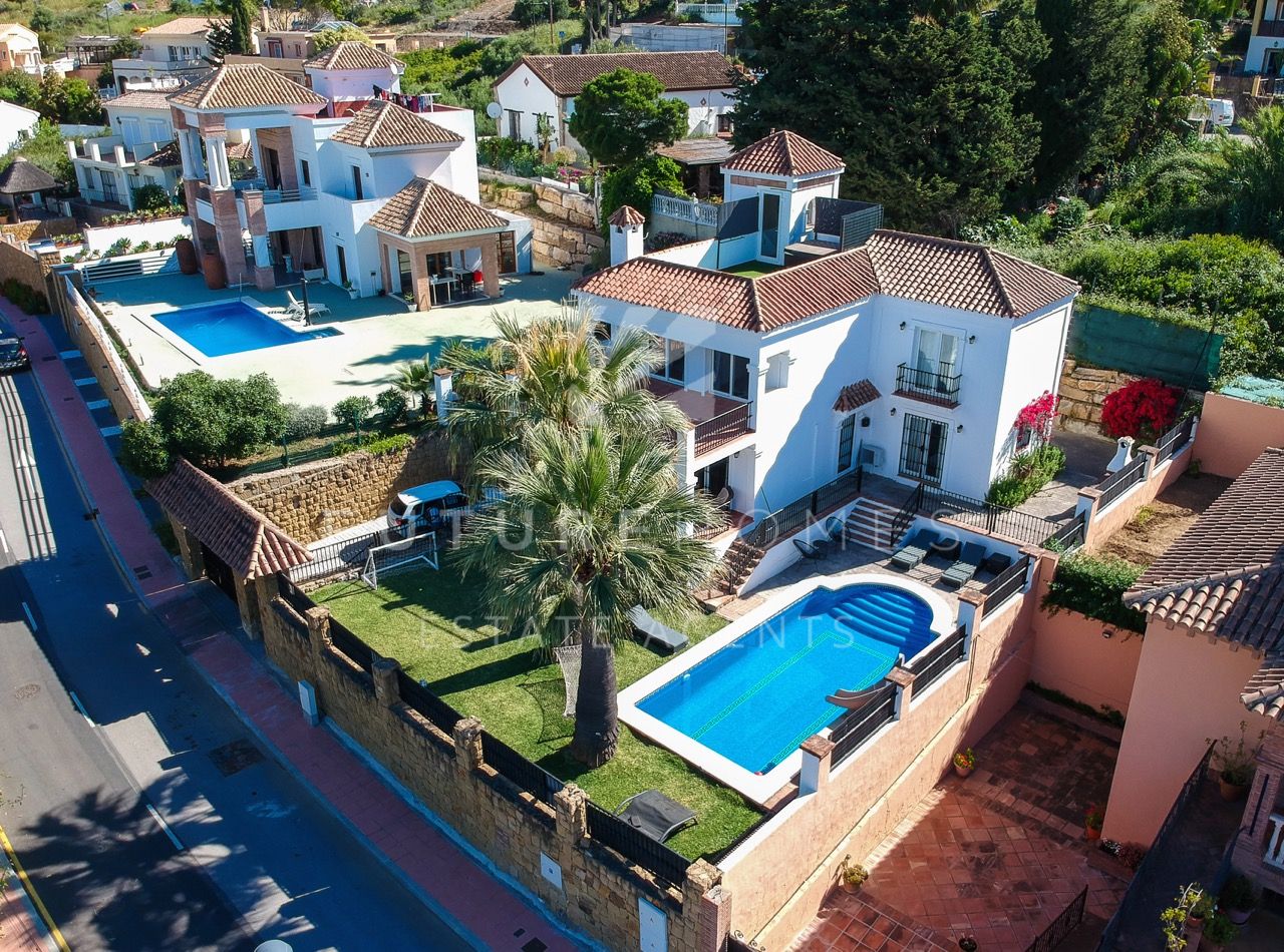 http://www.futurehomesspain.com/en-286-00426P_villa-valle+romano-estepona.html