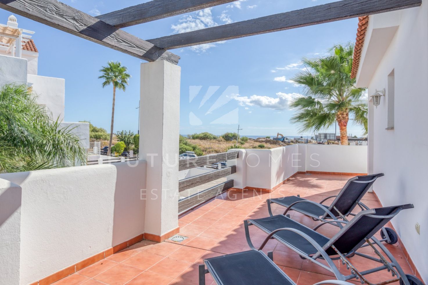 Frontline golf penthouse in Valle Romano with large terrace