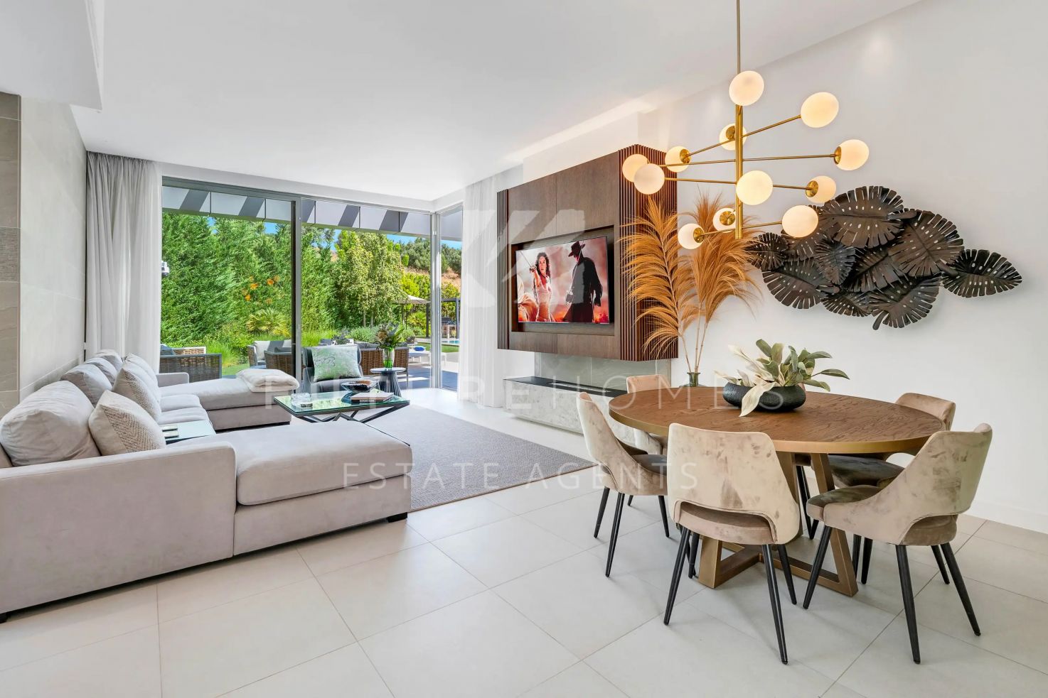 Fantastica villa moderna en venta en El Paraiso, Estepona