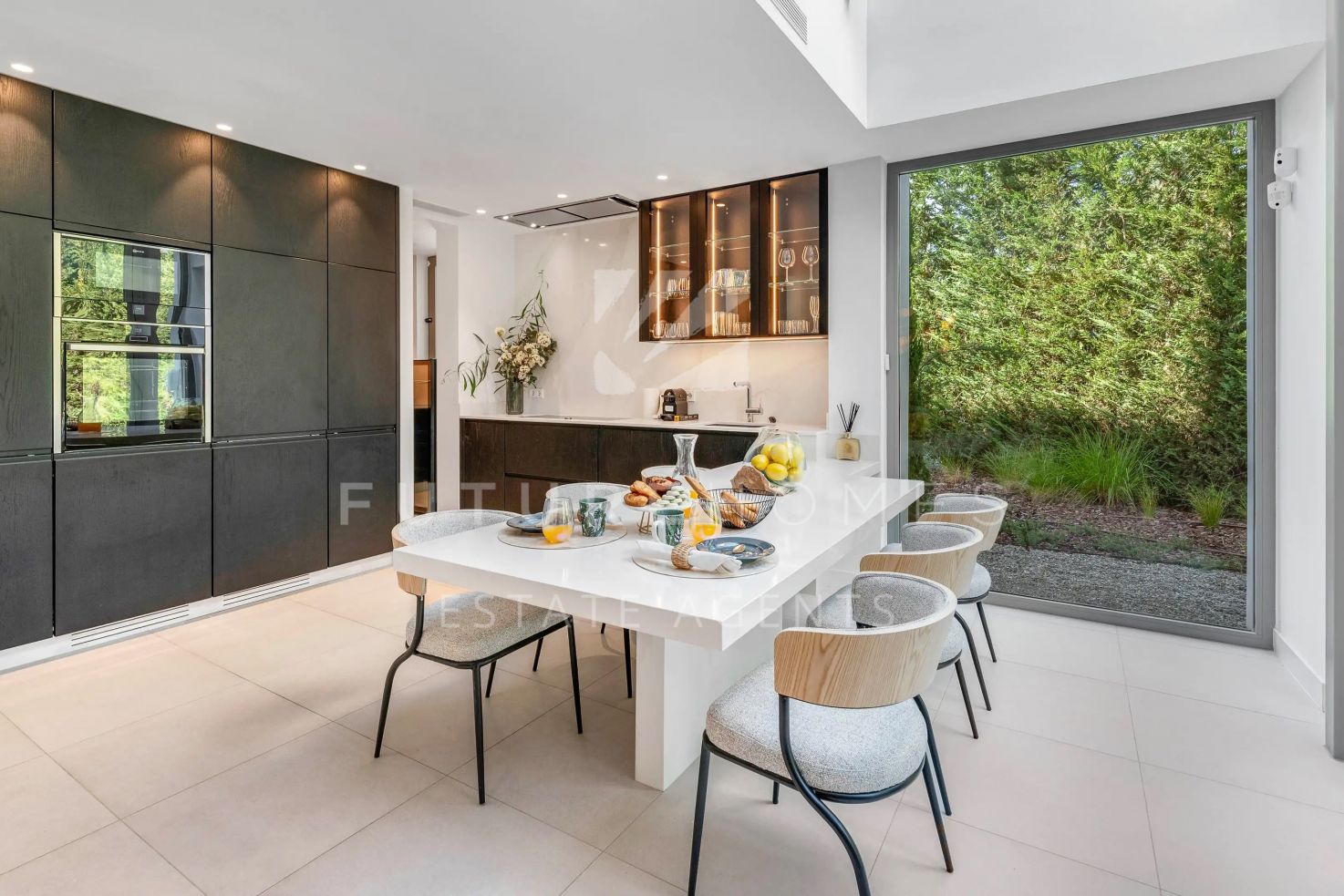 Fantastica villa moderna en venta en El Paraiso, Estepona