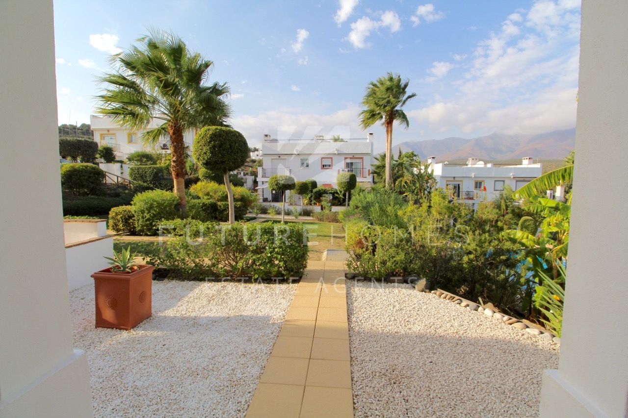 http://www.futurehomesspain.com/en-286-00169P_town+house-estepona+golf-estepona.html