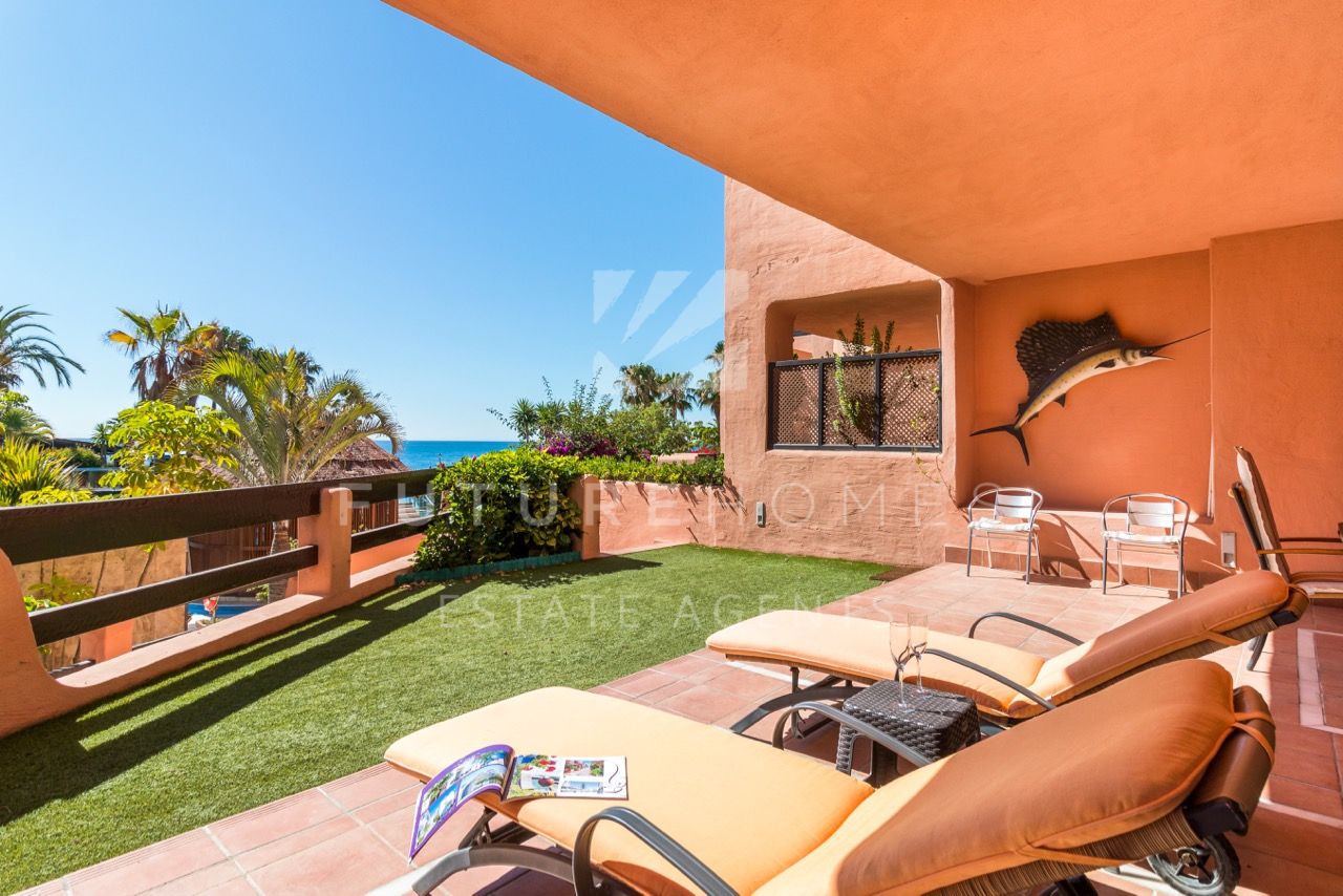 http://www.futurehomesspain.com/es-286-00168P_apartamento+planta+baja-mar+azul-estepona.html