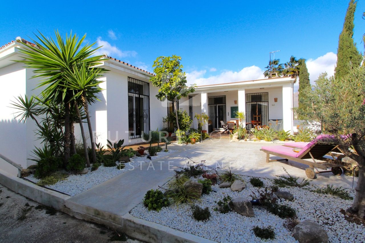http://www.futurehomesspain.com/en-286-00191P_villa-estepona+golf-estepona.html