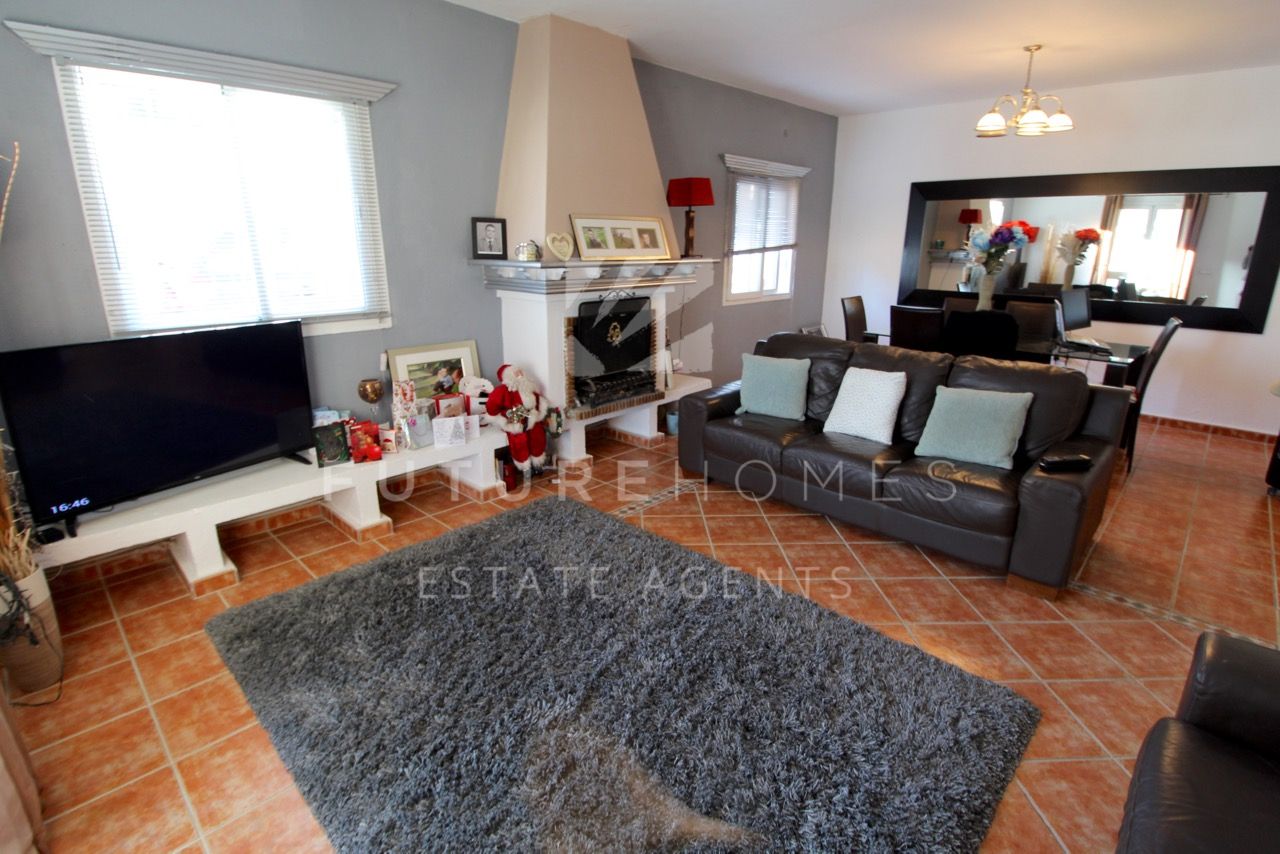 http://www.futurehomesspain.com/en-286-00187P_villa-valle+romano-estepona.html