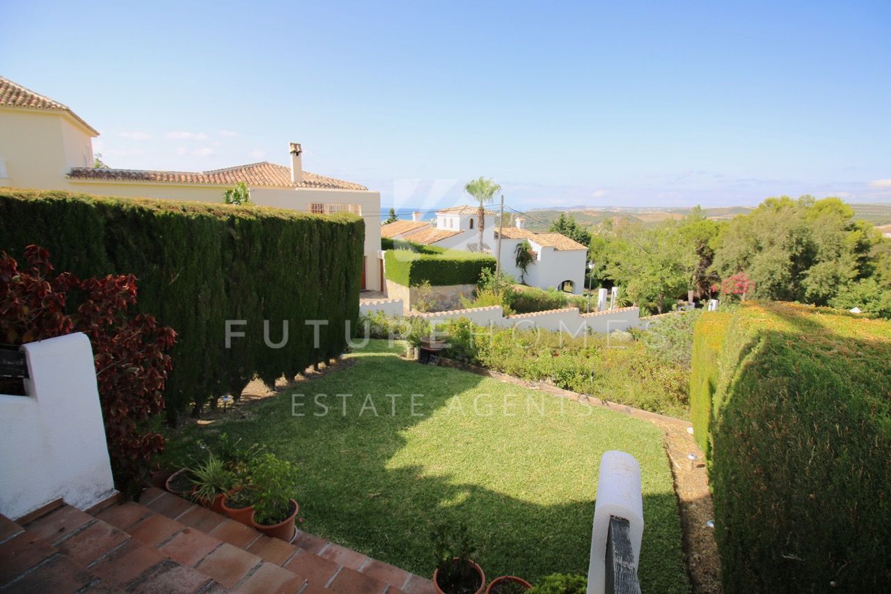 http://www.futurehomesspain.com/en-286-00139P_town+house-estepona.html