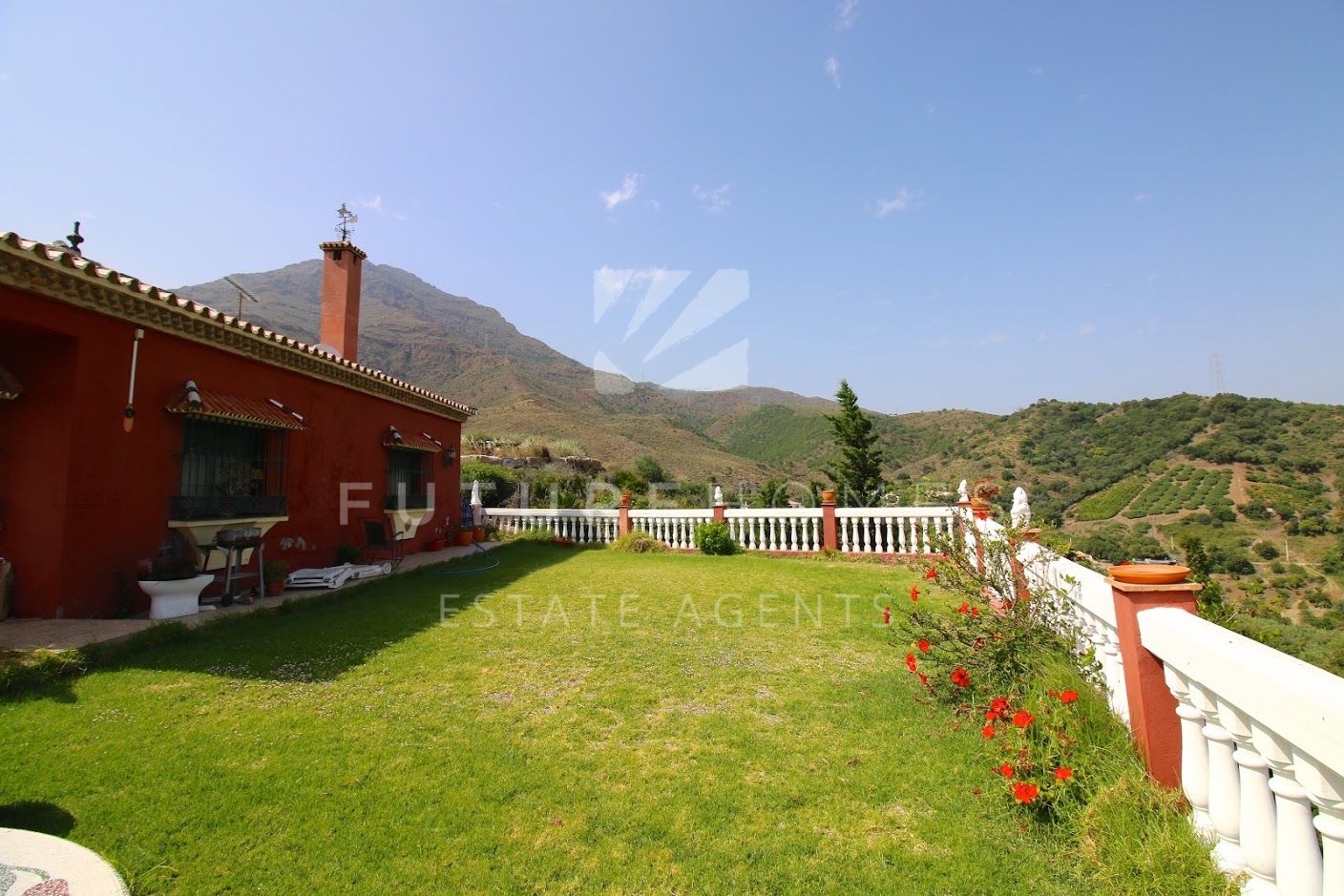 http://www.futurehomesspain.com/en-286-00128P_finca-estepona.html