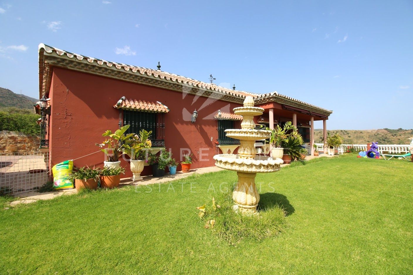 http://www.futurehomesspain.com/en-286-00128P_finca-estepona.html