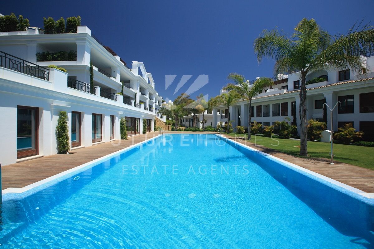 LUXURY AND EXCLUSIVE FRONT LINE DONCELLA BEACH ESTEPONA