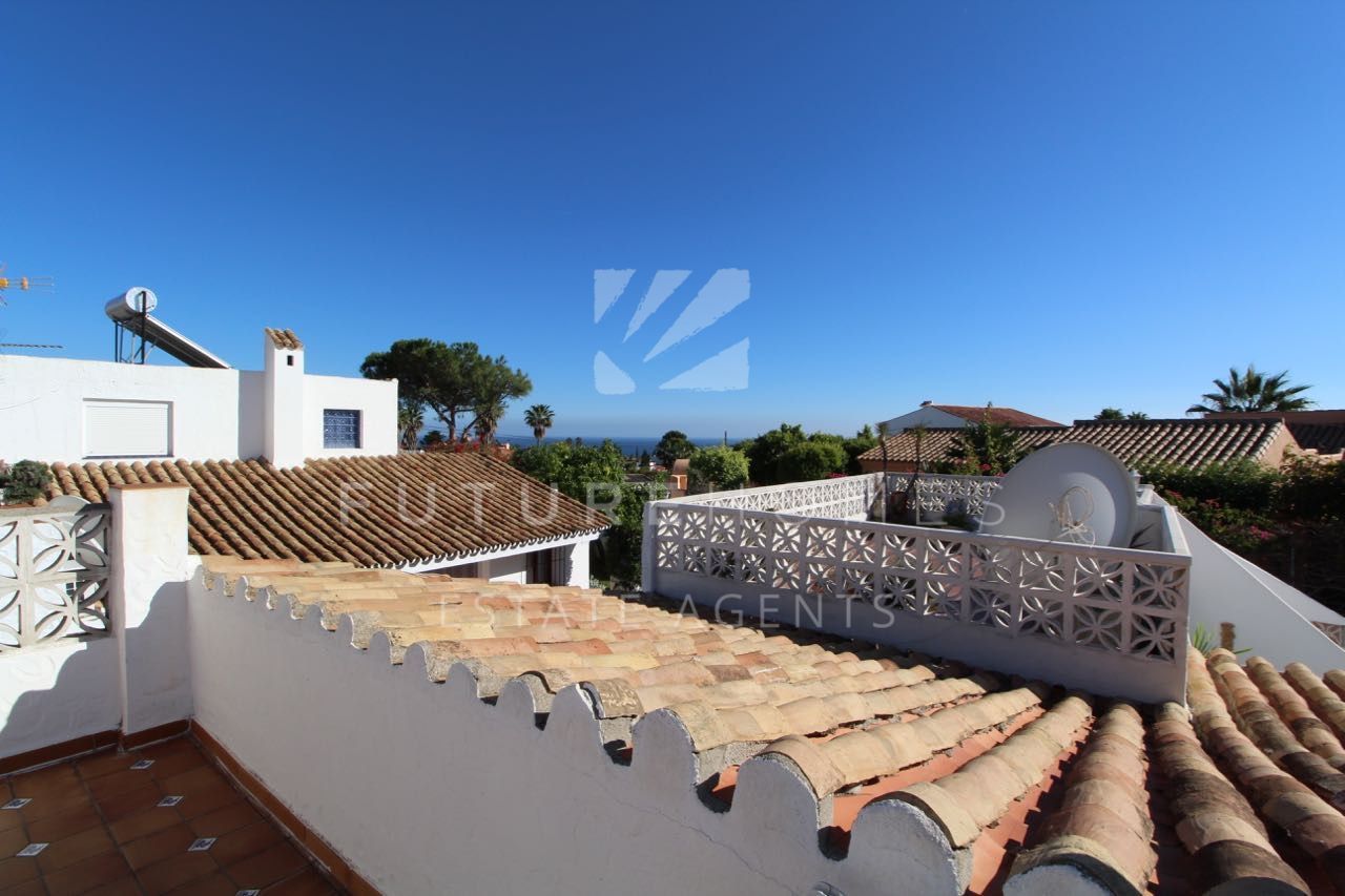 http://www.futurehomesspain.com/en-286-00177P_town+house-el+padron-estepona.html