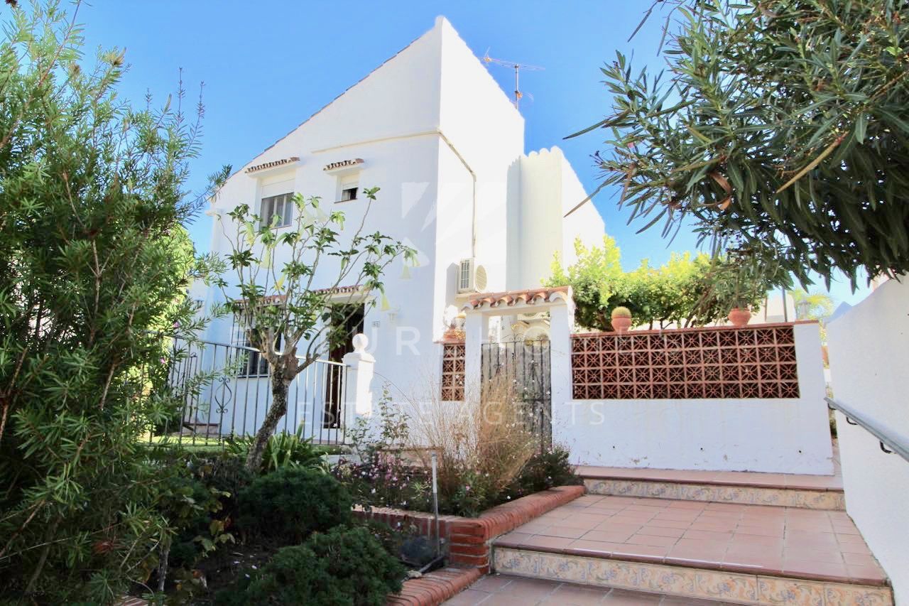 http://www.futurehomesspain.com/en-286-00177P_town+house-el+padron-estepona.html