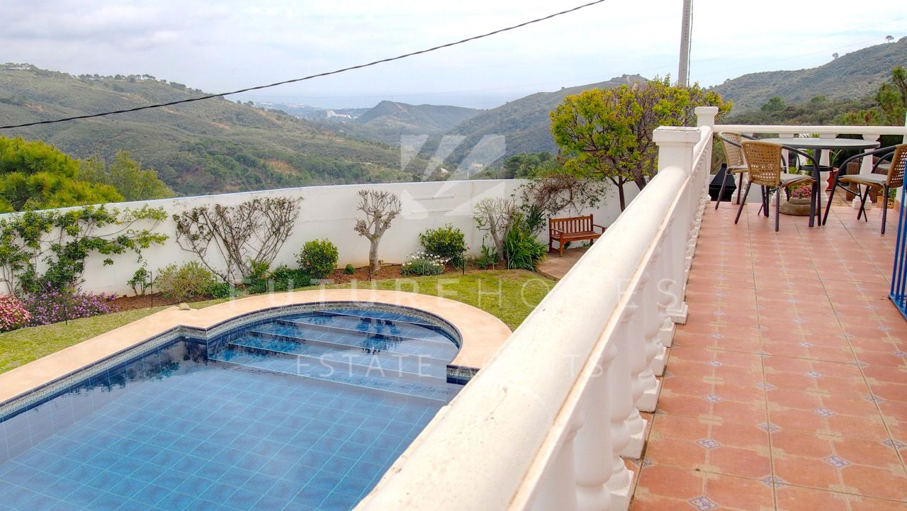 http://www.futurehomesspain.com/en-286-00031P_villa-los+reales+-+sierra+estepona-estepona.html