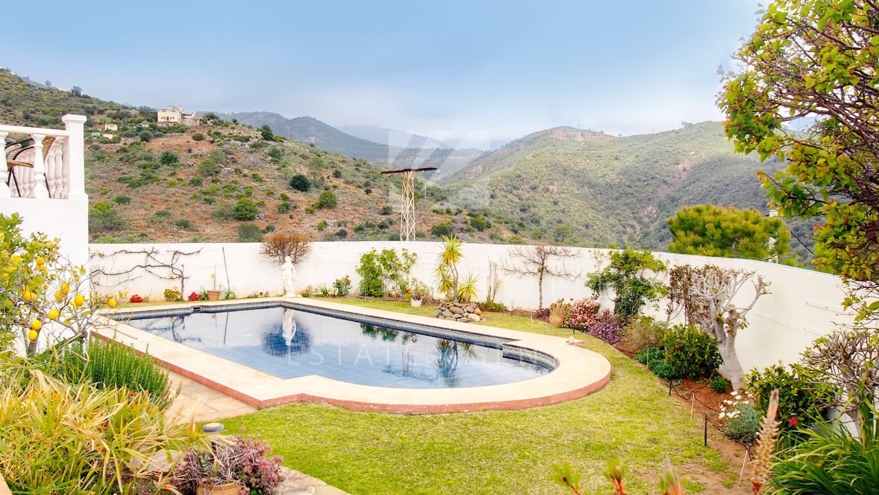 http://www.futurehomesspain.com/en-286-00031P_villa-los+reales+-+sierra+estepona-estepona.html