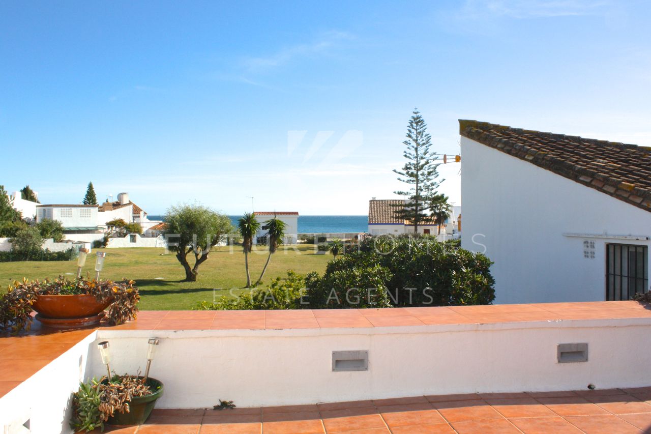 http://www.futurehomesspain.com/en-286-00010P_town+house-bahia+dorada-estepona.html