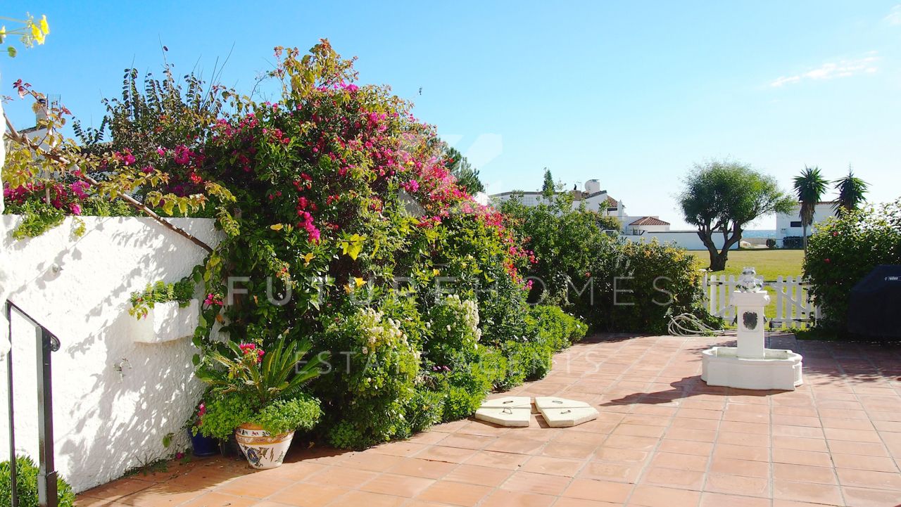 http://www.futurehomesspain.com/en-286-00010P_town+house-bahia+dorada-estepona.html