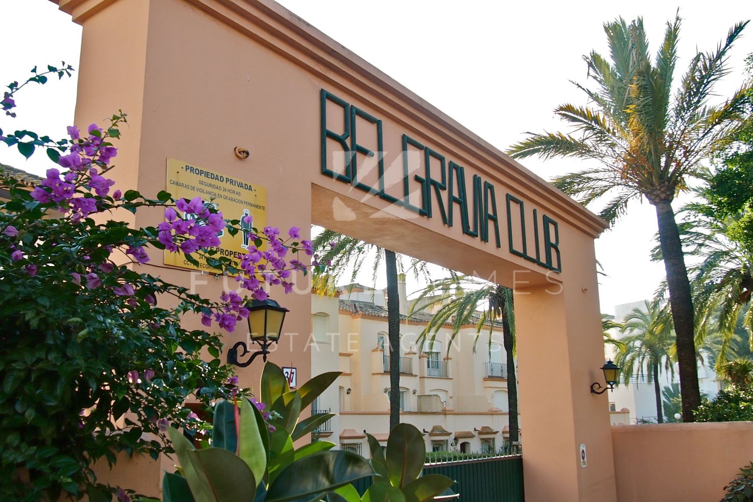 http://www.futurehomesspain.com/en-286-00007P_town+house-estepona+puerto-estepona.html