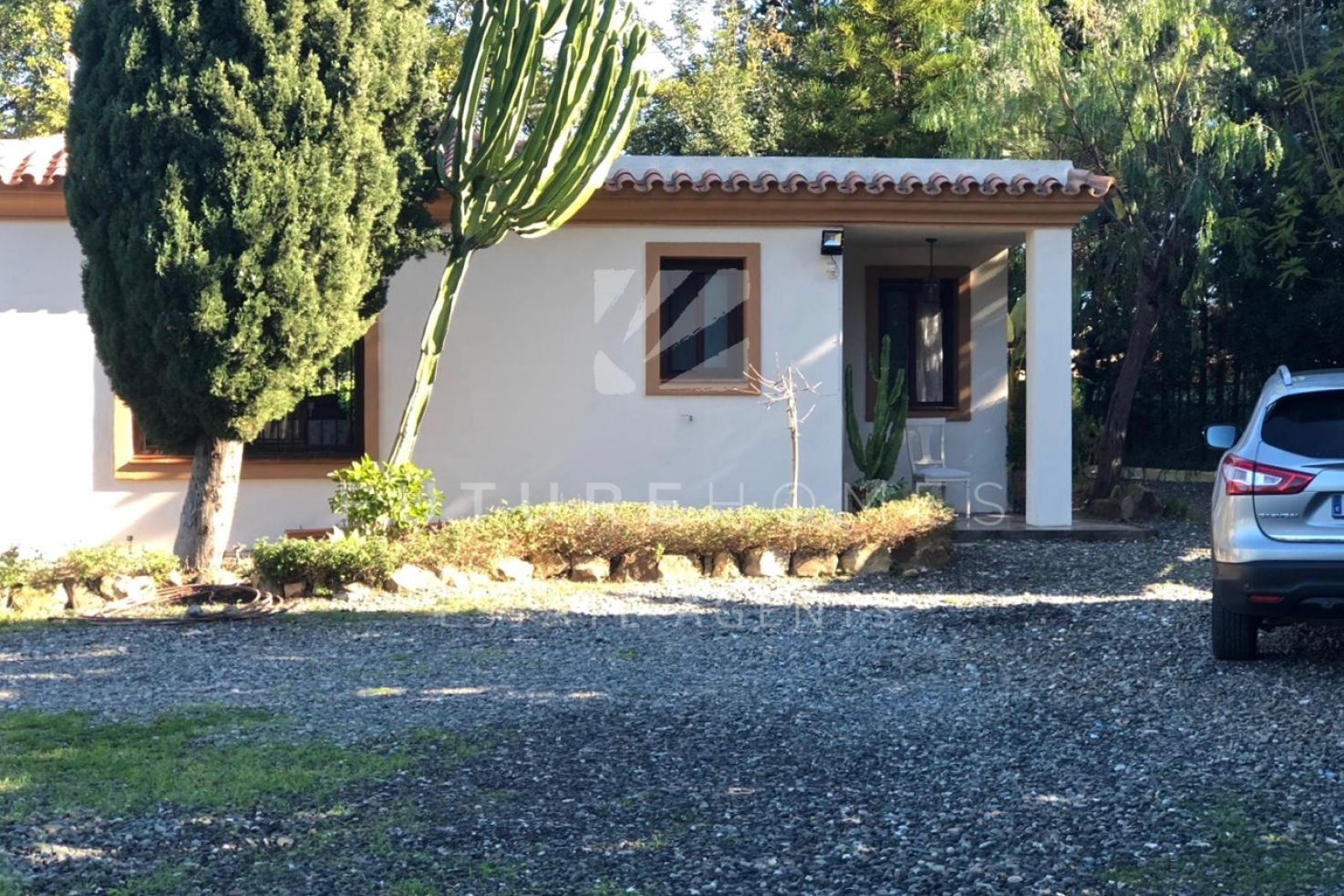 http://www.futurehomesspain.com/en-286-00098P_villa-estepona.html