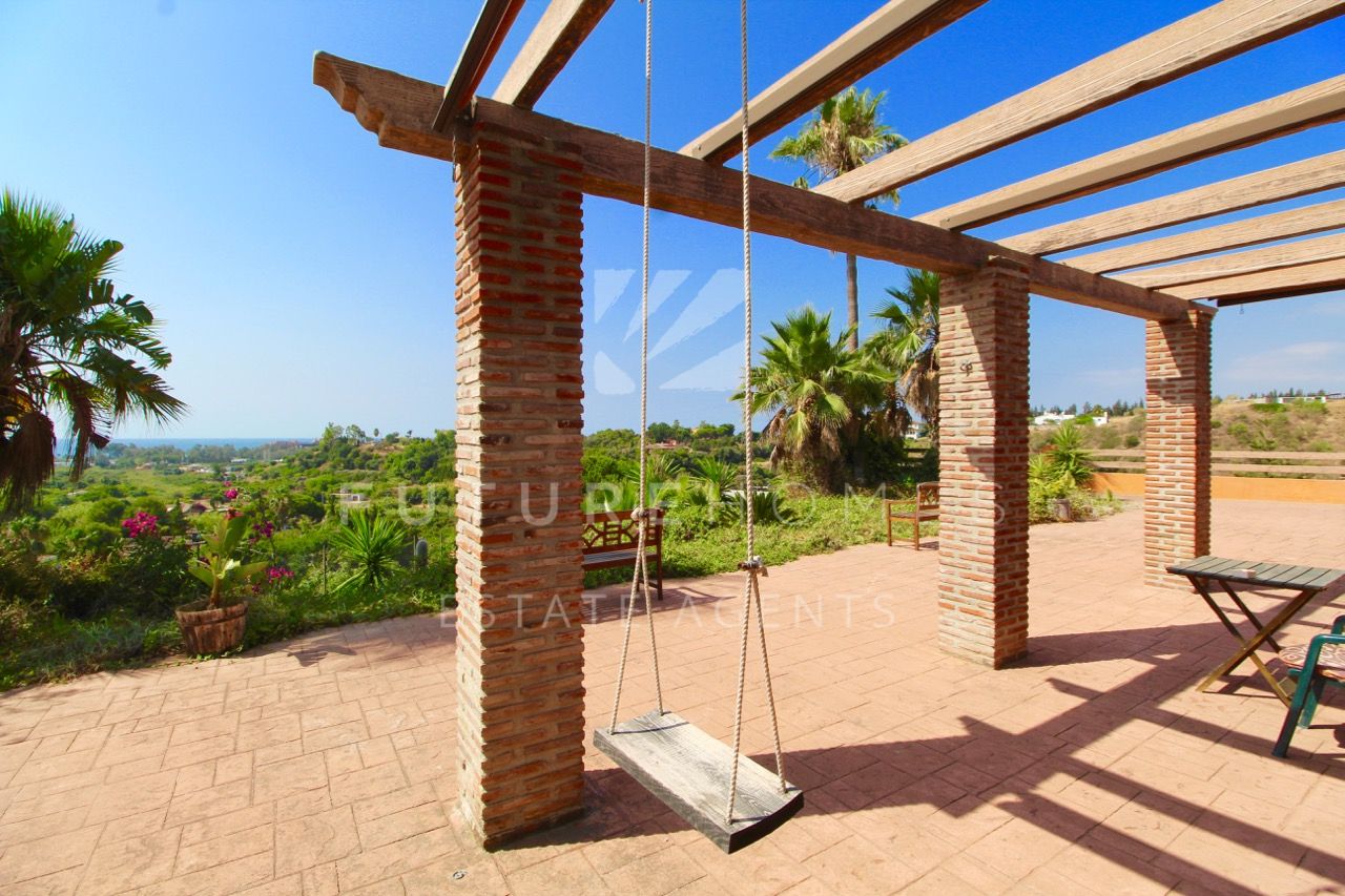 http://www.futurehomesspain.com/en-286-00313P_villa-lomas+de+arroyo+judio-estepona.html