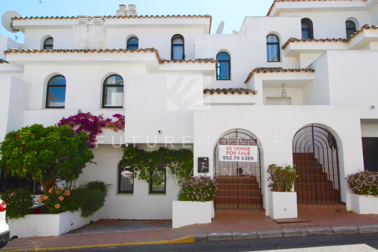 http://www.futurehomesspain.com/en-286-00316P_town+house-albayalde-estepona.html
