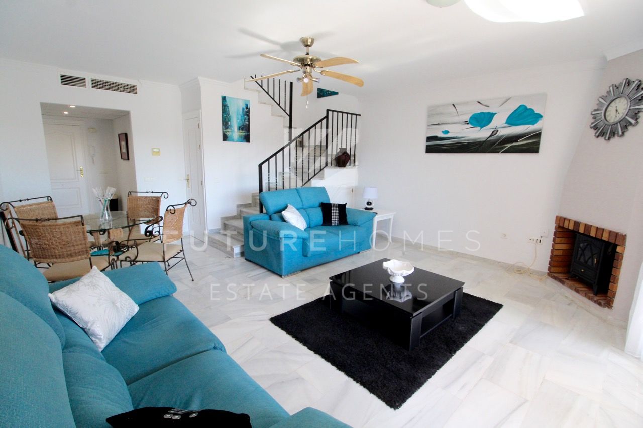 http://www.futurehomesspain.com/en-286-00338P_town+house-estepona.html