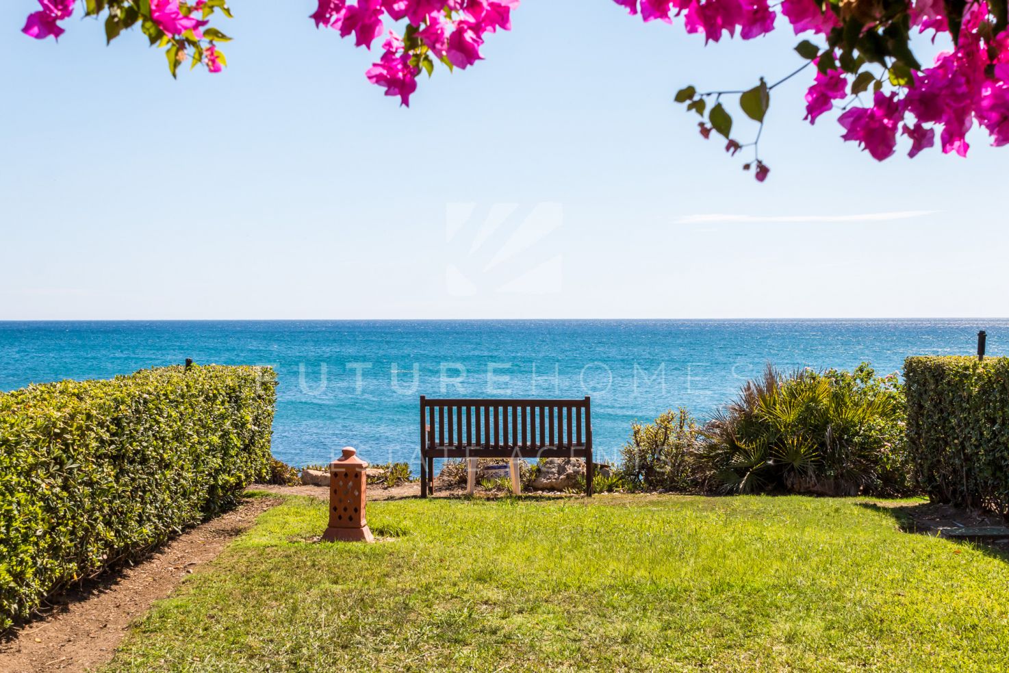 http://www.futurehomesspain.com/en-286-00333P_town+house-estepona.html
