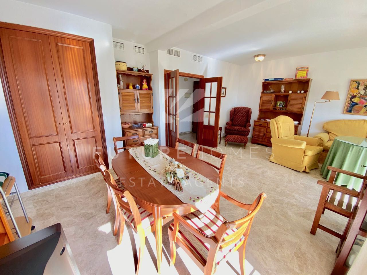 Great opportunity! Spacious apartment in the best location, next to Estepona port!