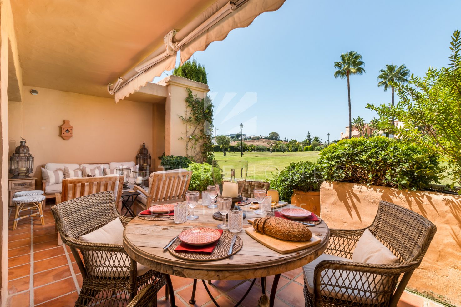 http://www.futurehomesspain.com/en-286-00327P_apartment-la+cartuja+del+golf-estepona.html