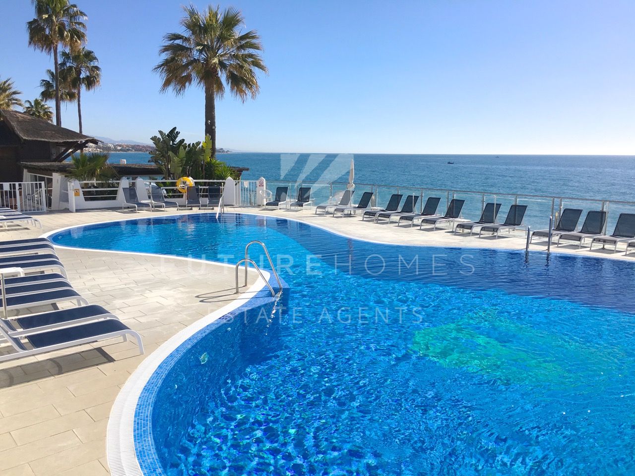 http://www.futurehomesspain.com/en-286-00329P_town+house-dominion+beach-estepona.html