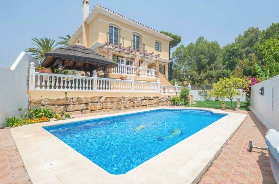 http://www.futurehomesspain.com/en-286-00356P_villa-estepona.html